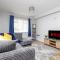 Alt-Stay Leeds, M621 Junction 1 - Free Parking & Fast Wi-Fi - Fussball Table - Master En-suite - Idea For Contractors & Long Stays