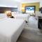 Holiday Inn Express and Suites Chicago West - St Charles by IHG