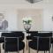 2 BR Penthouse Loft - WHIRLPOOL - TERRASSE - WIFI - ZENTRAL - KÜCHE - KAFFEE - PARKHAUS