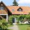 Landhaus Bender Ferienwohnung mit Terrasse und Garten