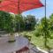 Les Bellevue Cité "3 Apartments, 1 with Garden & Private Parking, Aircon, WiFi, Free Public Car Park, 1 km from Cité"
