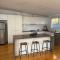 Spacious self contained house walking distance-CBD