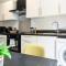 AMETHYST Delightful Suite In Moseley Mews, Birmingham By StayStaycations