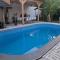 Garden- pool apartman