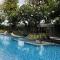 Relaxing Link to beach with pool