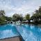 Relaxing Link to beach with pool