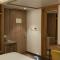 Royal Hometel Suites