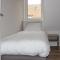5 Bedroom Amazing Home In Idskenhuizen