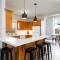 Beautiful & Bright 3 Bed Townhome Near Village