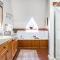 Beautiful & Bright 3 Bed Townhome Near Village