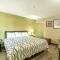 Deluxe Inn & Suites By OYO Miami OK