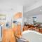 Fully Equipped Balnarring Cottage for 4 w pool