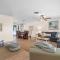 Golf Cart-Jacuzzi-Surfing Abode on Hutchinson Island