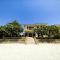 Amazing 4 bedrooms Villa private Beach and Pool In palm Jumeirah Dubai