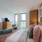 Apartment 100m from Fistral Beach- Underground Parking-Surf Shower & Locker- Sleeps 6