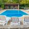 3 Bedroom Amazing Home In Lagnes