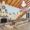 River Escape Villa - Private Beach, Scenic View & BBQ