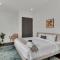 2 Lux Homes 2mi to Broadway Huge Rooftop Sleeps 24