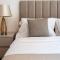 Modern 1BDR with Balcony in the Heart of Downtown