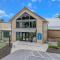 Country Comfort - Wifi, Fireplace, Golfing, Hiking, Deck, Pool Access