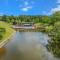 Country Comfort - Wifi, Fireplace, Golfing, Hiking, Deck, Pool Access