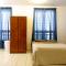 Orange Rembrandt Studio Apartments