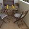 Rural Retreat 2 Bedroom Apartment with Communal Pool