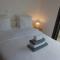 Rural Retreat 2 Bedroom Apartment with Communal Pool