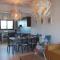Rural Retreat 2 Bedroom Apartment with Communal Pool