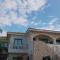 Rural Retreat 2 Bedroom Apartment with Communal Pool