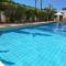 Rural Retreat 2 Bedroom Apartment with Communal Pool