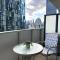 Modern 2 Bedroom and 2 Bathroom Apartment with Free Parking in Southbank