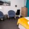The Private Villa, Northampton Centre, 4 bedrooms, Sleeps 9