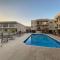 Poolside Escape - Polis