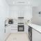 JVC apartment Sleeps 4 with Pool and Gym