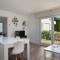 Apartament amb piscina i aparcament - Baixos amb jardinet