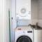 City Chic Living 1B1B Apt Shared Pool BBQ GYM