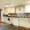 3 Bed in Sherborne FOLWR