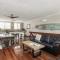 Aloha - Noosa Pde - location and beach style