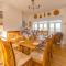 5 Bed in Seaview 93445
