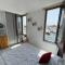 T2 rénové avec cabine, piscine, animaux admis, parking à 500m de la plage - FR-1-106-49