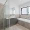 5min to shopping centre Brand New 5b3bath comfortable home at Calamvale