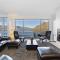 Ataahua - Lake and Mountain Views with a Hot Tub