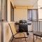 Modern 2 bedroom next to Stampede, 17th w Parking