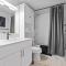 Modern 2 bedroom next to Stampede, 17th w Parking