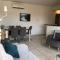 Stylish 3BR apt - modern decor balcony & pool - close to the beach and amenities