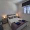 Stylish 3BR apt - modern decor balcony & pool - close to the beach and amenities