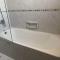 Stylish 3BR apt - modern decor balcony & pool - close to the beach and amenities