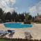 Stylish 3BR apt - modern decor balcony & pool - close to the beach and amenities