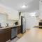 Stylish 2BR by Stampede Free Parking Terrasse